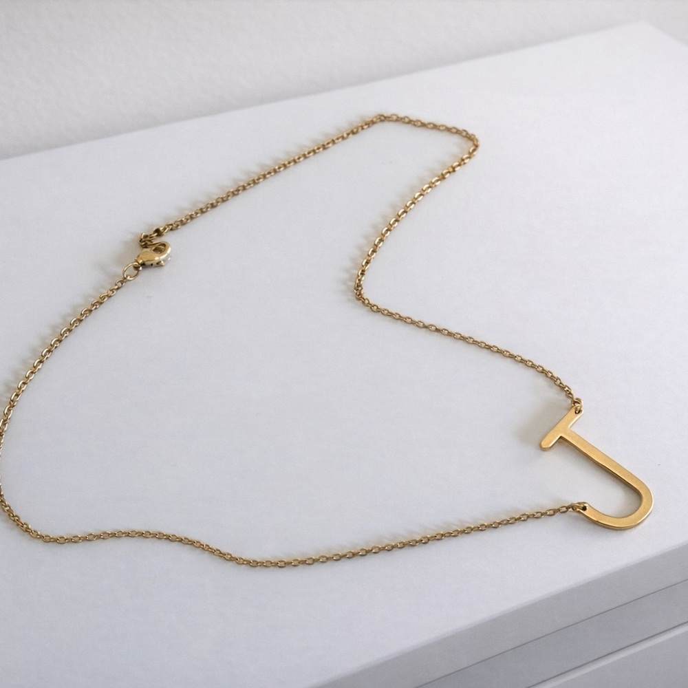 Large Pendant J necklace